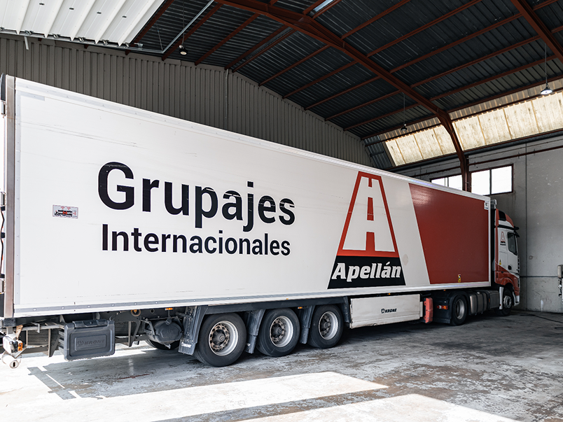 Camión de Apellán Logística para grupajes internacionales